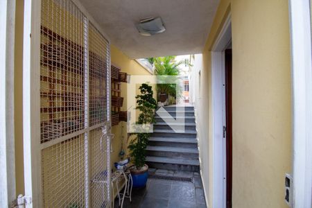 Casa à venda com 185m², 4 quartos e 3 vagas Casa à venda com 185m², 4 quartos e 3 vagasCorredor