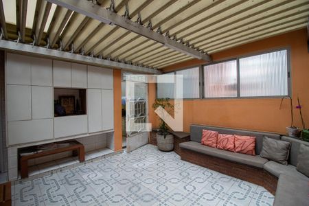 Casa à venda com 185m², 4 quartos e 3 vagas Casa à venda com 185m², 4 quartos e 3 vagasQuintal