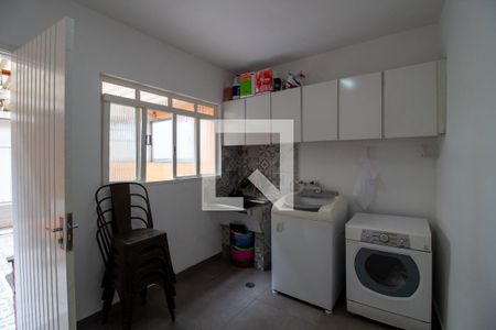 Casa à venda com 185m², 4 quartos e 3 vagas Casa à venda com 185m², 4 quartos e 3 vagasÁrea de Serviço