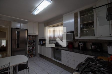 Casa à venda com 185m², 4 quartos e 3 vagas Casa à venda com 185m², 4 quartos e 3 vagasCozinha