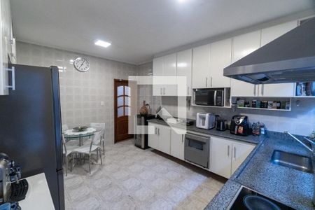 Casa à venda com 187m², 3 quartos e 4 vagas Casa à venda com 187m², 3 quartos e 4 vagasCozinha