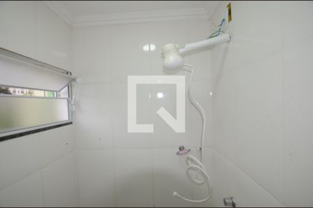 Banheiro de kitnet/studio para alugar com 1 quarto, 34m² em Penha Circular, Rio de Janeiro