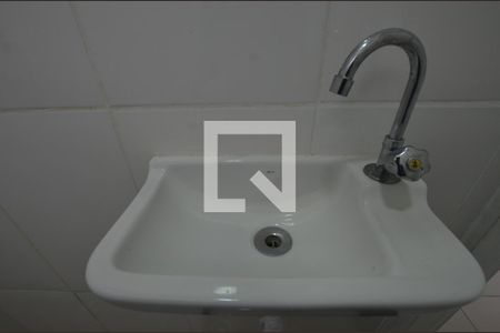 Banheiro de kitnet/studio para alugar com 1 quarto, 34m² em Penha Circular, Rio de Janeiro