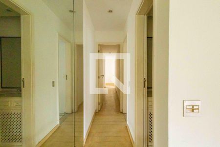 Corredor de apartamento para alugar com 3 quartos, 250m² em Barra da Tijuca, Rio de Janeiro