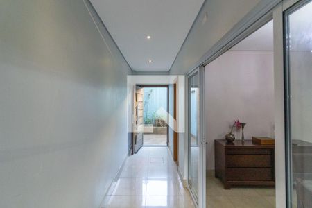 Corredor de casa à venda com 6 quartos, 208m² em Vila Santo Estevão, São Paulo