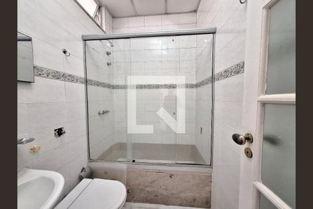 Banheiro de apartamento para alugar com 1 quarto, 46m² em Catete, Rio de Janeiro