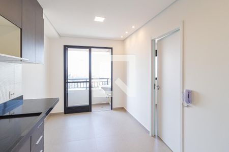 Sala e cozinha de apartamento para alugar com 1 quarto, 27m² em Km 18, Osasco