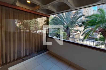 Sala de apartamento à venda com 4 quartos, 226m² em Cambuí, Campinas