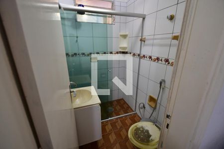 Banheiro de kitnet/studio para alugar com 1 quarto, 40m² em Centro, Campinas