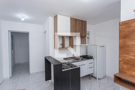 Sala e cozinha de apartamento para alugar com 1 quarto, 30m² em Jardim do Tiro, São Paulo