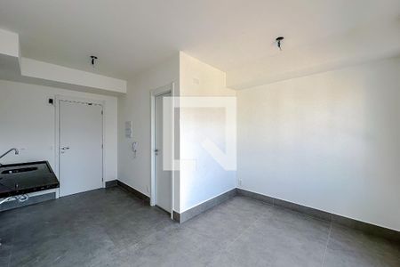 Sala/Quarto de kitnet/studio para alugar com 1 quarto, 28m² em Vila Firmiano Pinto, São Paulo