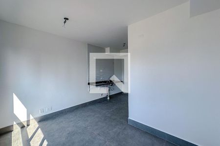 Sala/Quarto de kitnet/studio para alugar com 1 quarto, 28m² em Vila Firmiano Pinto, São Paulo