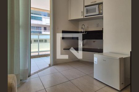 Sala/cozinha de kitnet/studio para alugar com 1 quarto, 60m² em Recreio dos Bandeirantes, Rio de Janeiro