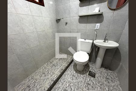 Banheiro da Suíte de casa à venda com 2 quartos, 64m² em Cordovil, Rio de Janeiro