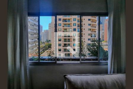 Janela da sala de apartamento para alugar com 2 quartos, 74m² em Itaim Bibi, São Paulo