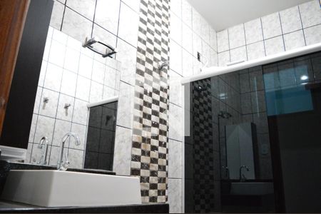 Banheiro Social de casa à venda com 1 quarto, 100m² em Santa Terezinha, Contagem