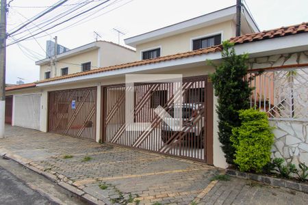 Casa à venda com 200m², 2 quartos e 2 vagas Casa à venda com 200m², 2 quartos e 2 vagasFachada