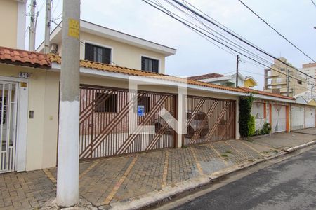 Casa à venda com 200m², 2 quartos e 2 vagas Casa à venda com 200m², 2 quartos e 2 vagasFachada