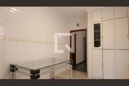 Casa à venda com 200m², 2 quartos e 2 vagas Casa à venda com 200m², 2 quartos e 2 vagasCozinha