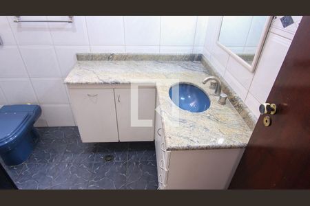 Casa à venda com 200m², 2 quartos e 2 vagas Casa à venda com 200m², 2 quartos e 2 vagasBanheiro