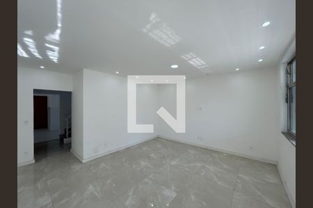 Sala de casa para alugar com 5 quartos, 450m² em Cascadura, Rio de Janeiro