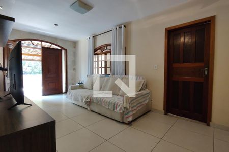 Sala de casa para alugar com 4 quartos, 180m² em Freguesia (jacarepaguá), Rio de Janeiro