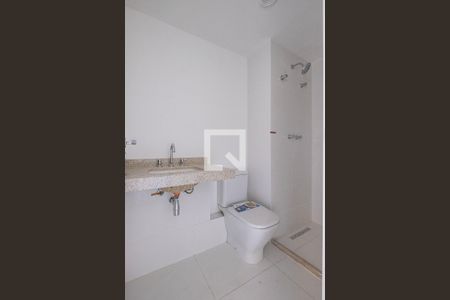 Banheiro de kitnet/studio para alugar com 1 quarto, 24m² em Sumaré, São Paulo