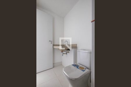 Banheiro de kitnet/studio para alugar com 1 quarto, 27m² em Sumaré, São Paulo