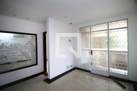 Sala de casa para alugar com 3 quartos, 120m² em Brás de Pina, Rio de Janeiro