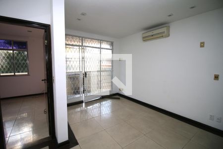 Sala de casa para alugar com 3 quartos, 120m² em Brás de Pina, Rio de Janeiro