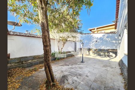 Quintal de casa à venda com 3 quartos, 190m² em Esplanada, Belo Horizonte