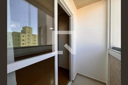 Sacada de apartamento à venda com 3 quartos, 89m² em Vila Pinheirinho, Santo André