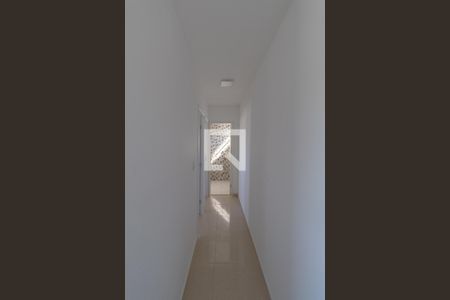 Corredor de apartamento para alugar com 2 quartos, 39m² em Vila Carmosina, São Paulo