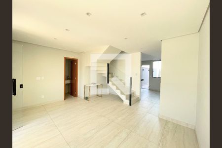 Sala de casa à venda com 3 quartos, 170m² em Parque Xangri-lá, Contagem