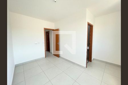 Suíte de casa à venda com 3 quartos, 170m² em Parque Xangri-lá, Contagem