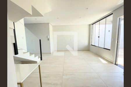 Sala de casa à venda com 3 quartos, 170m² em Parque Xangri-lá, Contagem