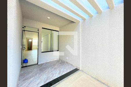 Hall de entrada de casa à venda com 3 quartos, 179m² em Parque Xangri-lá, Contagem