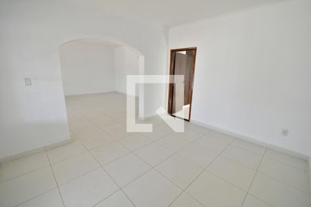 Sala 1 de casa para alugar com 3 quartos, 220m² em Jardim Santa Genebra, Campinas