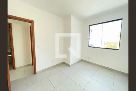 Quarto de casa à venda com 3 quartos, 167m² em Parque Xangri-lá, Contagem