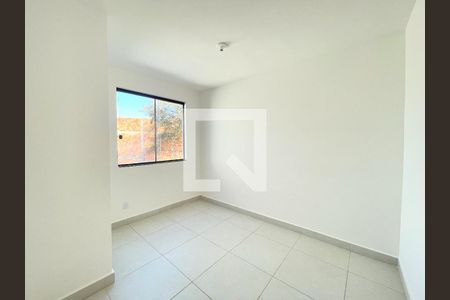 Quarto de casa à venda com 3 quartos, 167m² em Parque Xangri-lá, Contagem