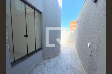 Área externa fundos de casa à venda com 3 quartos, 167m² em Parque Xangri-lá, Contagem