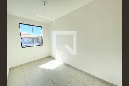 Quarto de casa à venda com 3 quartos, 167m² em Parque Xangri-lá, Contagem