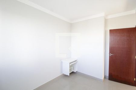 Quarto 1 de apartamento para alugar com 2 quartos, 60m² em Saraiva, Uberlândia