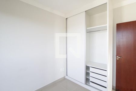 Quarto 2 - Suíte de apartamento para alugar com 2 quartos, 60m² em Saraiva, Uberlândia