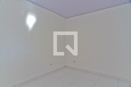 Quarto 2 de casa para alugar com 2 quartos, 70m² em Vila Iório, São Paulo