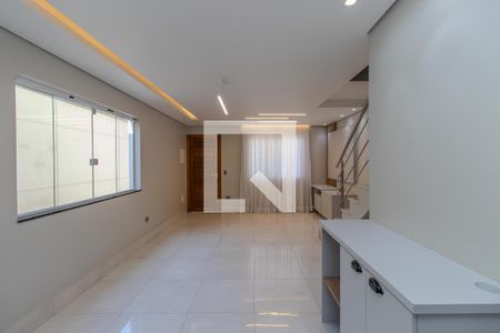 Sala de casa à venda com 3 quartos, 100m² em Vila Nivi, São Paulo