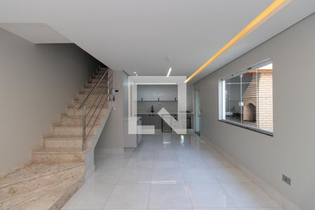 Sala de casa à venda com 3 quartos, 100m² em Vila Nivi, São Paulo