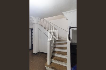 Casa à venda com 80m², 3 quartos e 1 vaga Casa à venda com 80m², 3 quartos e 1 vagaEscada