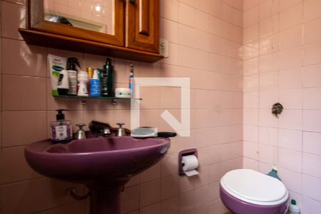 Casa à venda com 240m², 4 quartos e 4 vagas Casa à venda com 240m², 4 quartos e 4 vagasBanheiro Suite