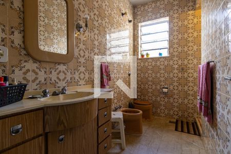 Casa à venda com 240m², 4 quartos e 4 vagas Casa à venda com 240m², 4 quartos e 4 vagasBanheiro Social